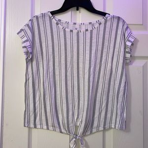 Stripped tee shirt with tie in the front